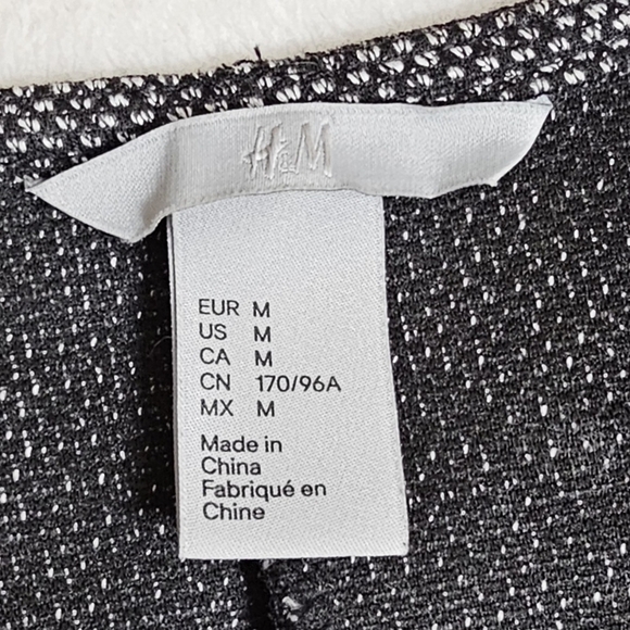 H&M Medium Black V-Neck Fit & Flare Casual Office Career Simple Minimal Dress - Picture 12 of 13